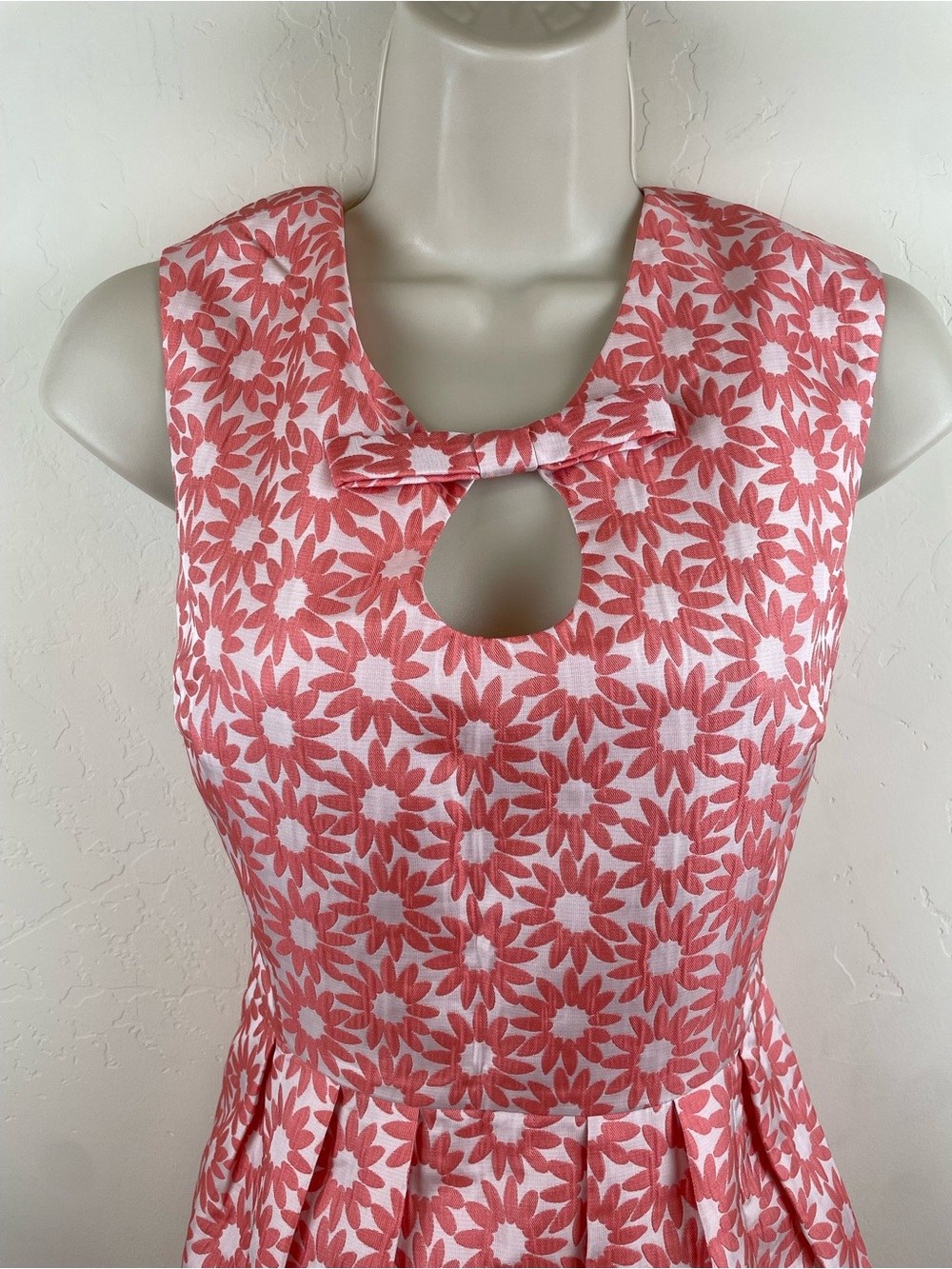 Badgley Mischka  Belle Coral and White Floral Keyhole Sleeveless Dress - Picture 2 of 11